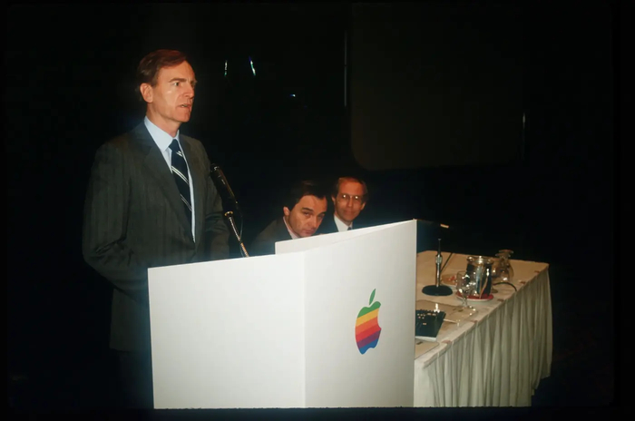 �������� ������: ���� ������ �� ����� ������ ���������� �� ����� ������������ ��������� Apple, 1988 ��� / ����������� ���� Apple