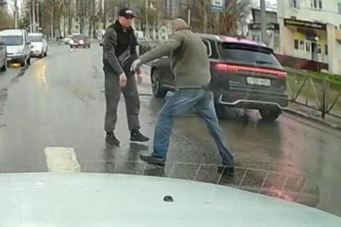 Полицейские нашли водителя, напавшего на пенсионера в Рязани