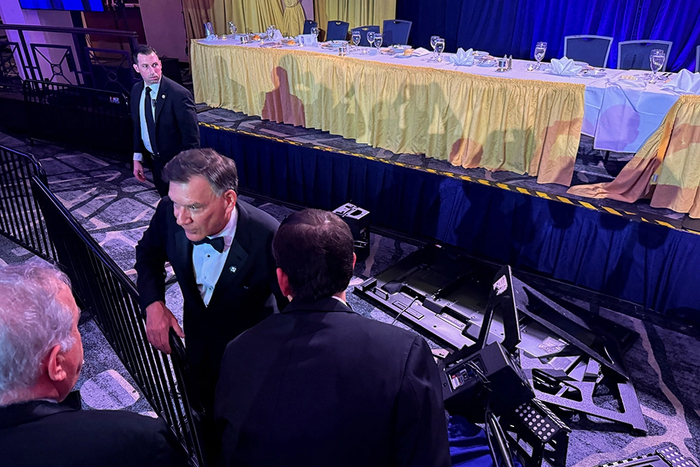 ����: <a href="https://pikabu.ru/story/chetvertoe_pokushenie_trampa_khoteli_rasstrelyat_iz_drobovika_13918451?u=http%3A%2F%2Fmediaexpress.reuters.com%2F&t=Reuters&h=99d9cc76aaf0e0669898caa8498bd7bc846ab43a" title="http://mediaexpress.reuters.com/" target="_blank" rel="nofollow noopener">Reuters</a>