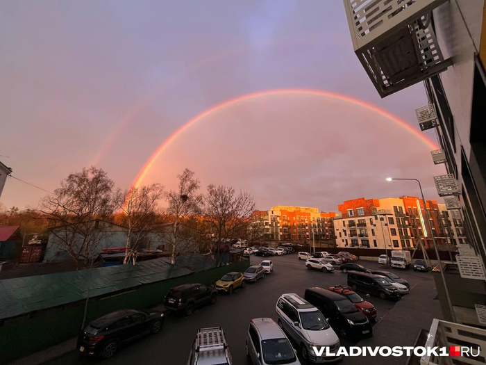 ����� ������� / <!--noindex--><a href="https://pikabu.ru/story/gigantskuyu_dvoynuyu_radugu_snyali_nad_vladivostokom_13920877?u=http%3A%2F%2FVLADIVOSTOK1.RU&t=VLADIVOSTOK1.RU&h=65ff03fe28c7228e4127e83457e6f4a14f0430f6" title="http://VLADIVOSTOK1.RU" target="_blank" rel="nofollow noopener">VLADIVOSTOK1.RU</a><!--/noindex-->