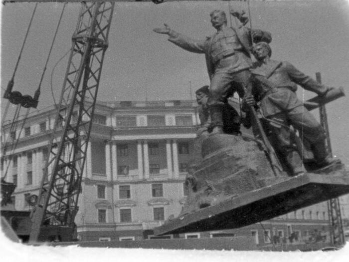 ��������: <!--noindex--><a href="https://pikabu.ru/story/benzin_po_8_rubley_i_tigr_na_tsentralnoy_ploshchadi_neveroyatnyie_arkhivnyie_foto_vladivostoka_13924504?u=http%3A%2F%2Fpastvu.com&t=pastvu.com&h=44ec87a553be7941f5f3d0340aab231e0bb40a9c" title="http://pastvu.com" target="_blank" rel="nofollow noopener">pastvu.com</a><!--/noindex-->