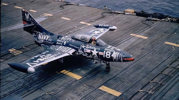 4. � ��� ���� F9F Panther (<a href="https://pikabu.ru/story/v_zhizni_kazhdogo_cheloveka_byivayut_momentyi_kogda_prizemlilsya_ne_na_tu_palubu_13939007?u=https%3A%2F%2Fhistorynet.com%2Fhumor-out-at-sea-the-naval-tradition-of-zapping%2F&t=%D0%98%D1%81%D1%82%D0%BE%D1%87%D0%BD%D0%B8%D0%BA&h=1967d31f51cc3cc6bf54143016097e0dff51e122" title="https://historynet.com/humor-out-at-sea-the-naval-tradition-of-zapping/" target="_blank" rel="nofollow noopener">��������</a>)