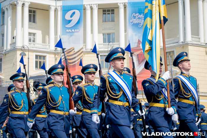 ����� ������ / <!--noindex--><a href="https://pikabu.ru/story/pushechnyie_zalpyi_i_chekannyiy_shag_generalnaya_repetitsiya_parada_pobedyi_proshla_vo_vladivostoke__foto_13947753?u=http%3A%2F%2FVLADIVOSTOK1.RU&t=VLADIVOSTOK1.RU&h=65ff03fe28c7228e4127e83457e6f4a14f0430f6" title="http://VLADIVOSTOK1.RU" target="_blank" rel="nofollow noopener">VLADIVOSTOK1.RU</a><!--/noindex-->