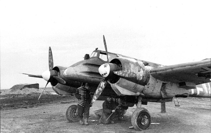 �������� ������������ ��������� ���������� Henschel Hs 129. (<a href="https://pikabu.ru/story/_tak_ona_i_poplyivet_13974575?u=https%3A%2F%2Fwaralbum.ru%2F16384%2F&t=%D0%98%D1%81%D1%82%D0%BE%D1%87%D0%BD%D0%B8%D0%BA&h=17b13cc62732f69d11ae27f779cfb384ced0e40f" title="https://waralbum.ru/16384/" target="_blank" rel="nofollow noopener">��������</a>)