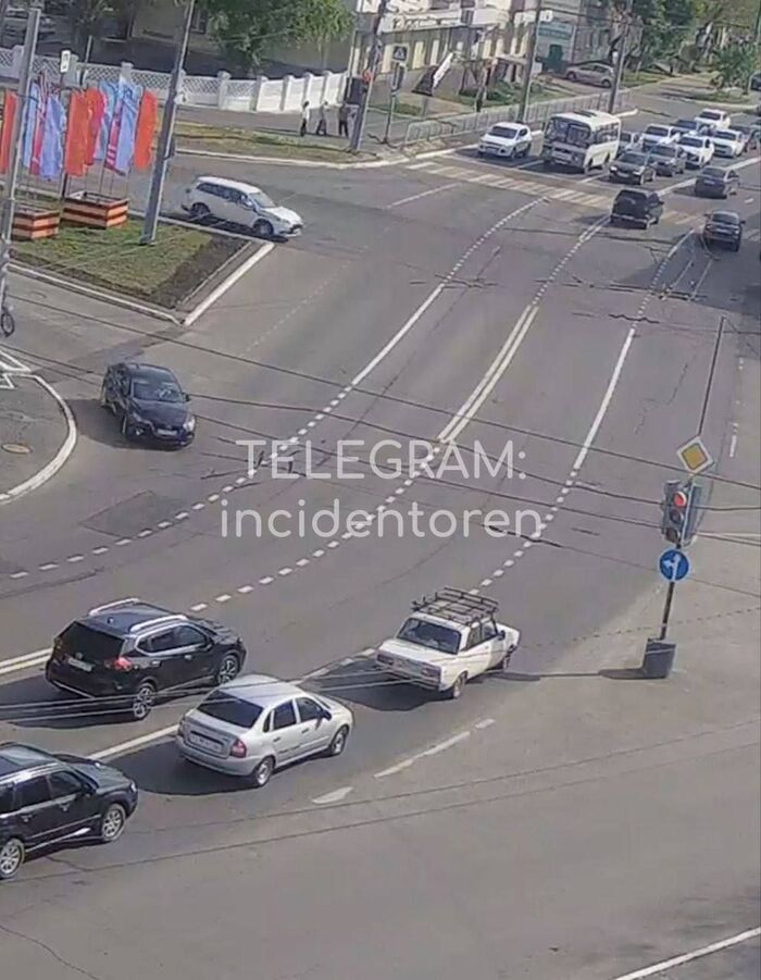 Влево повернем? Знак позволяет.