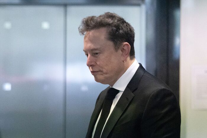 Маск прилетел в Пекин просить за Tesla. Через 3 дня Китай показал, что справится сам