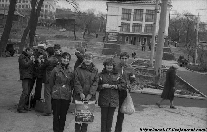 ���������, 1983 ��� (<!--noindex--><a href="https://pikabu.ru/story/telnyashki_i_platya_v_goroshek_kak_odevalis_i_menyalis_zhenshchinyi_vladivostoka_v_xx_veke_13991333?u=http%3A%2F%2Fpastvu.com&t=pastvu.com&h=44ec87a553be7941f5f3d0340aab231e0bb40a9c" title="http://pastvu.com" target="_blank" rel="nofollow noopener">pastvu.com</a><!--/noindex-->)