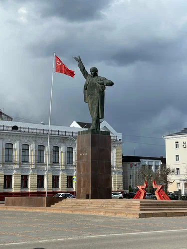 Владимир Ильич указывает правильное направление