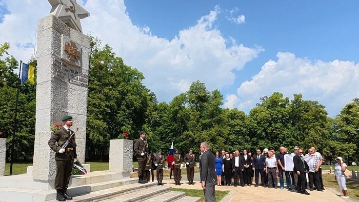 Роберт Фицо, выполнил обещание, данное Владимиру Путину, И восстановил мемориальное кладбище советских солдат