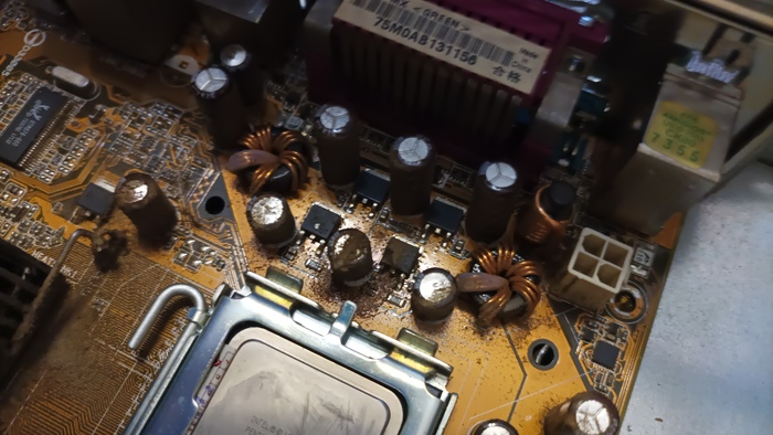 � �� ����� �������� Asus, ����� ��� ������������ ������, ���� ����� ���������� �� �����, � ������� �� ����� 1400 ���.