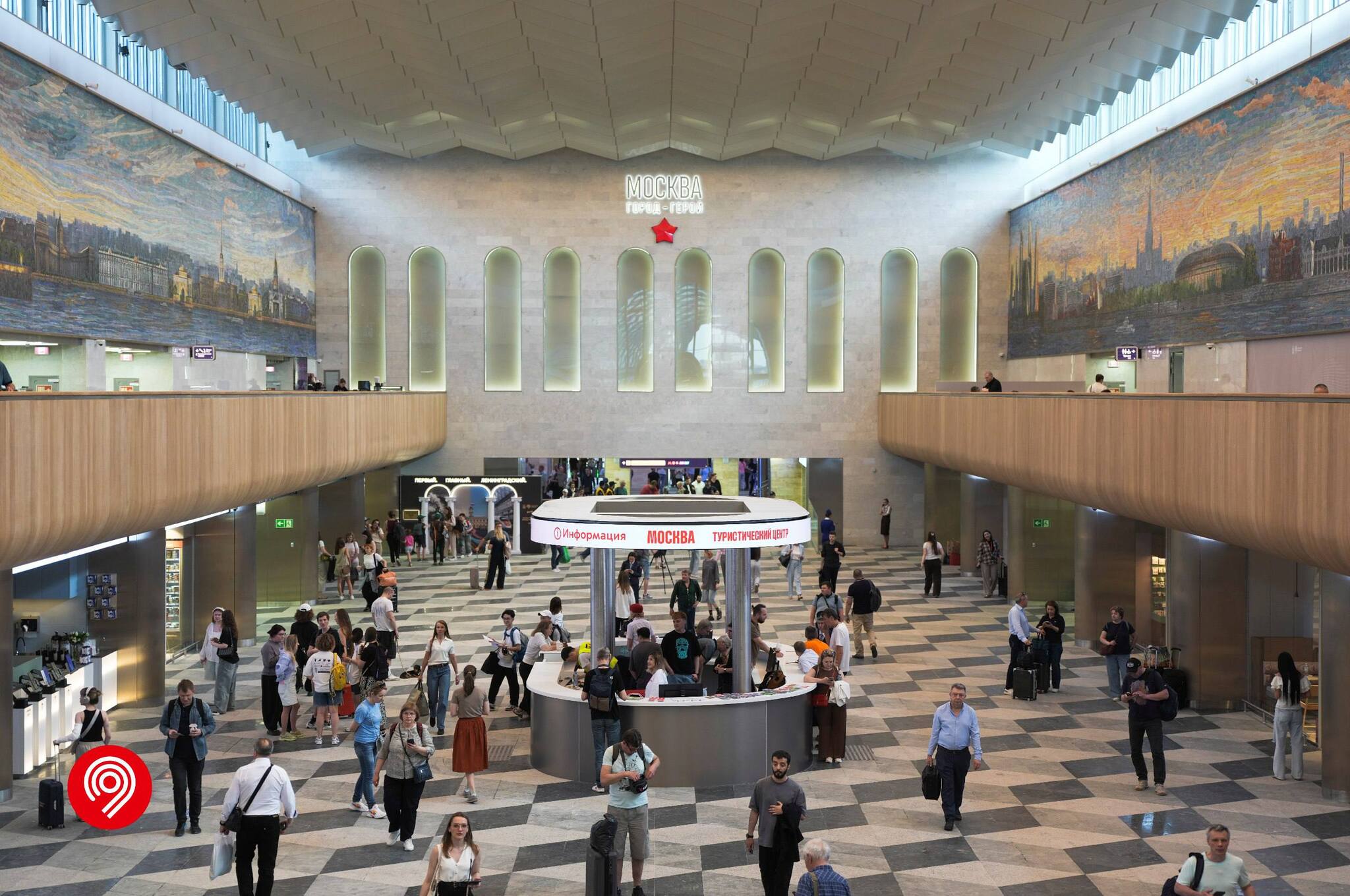 How Leningradsky Station Has Changed. Historical and Modern Photos - My, Moscow, Leningradsky Railway Station, The photo, archive, A train, Пассажиры