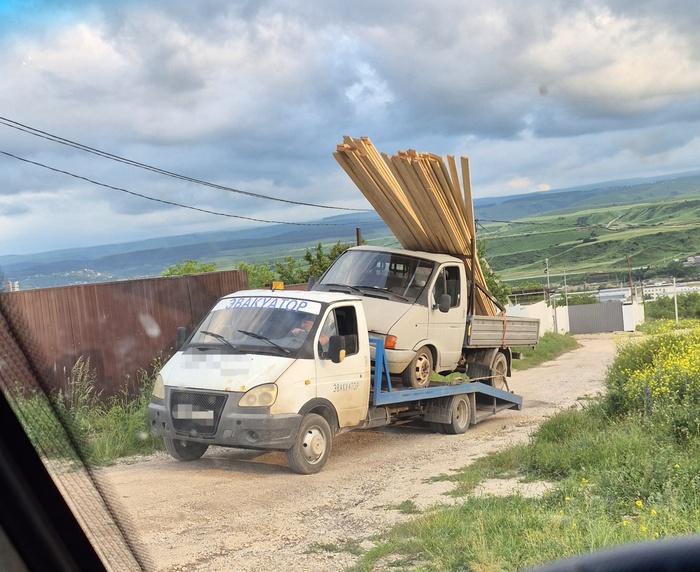 Друг в беде не бросит, лишнего не спросит...