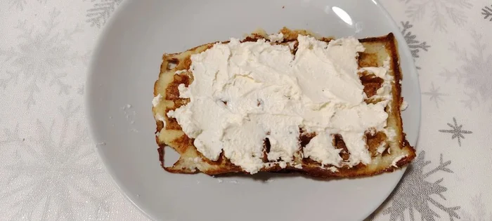 Potato waffles with poached egg for breakfast - Series Male Homemade
, My, Recipe, Snack, Men's cooking, Waffles, Breakfast, Family, Yummy, Cooking, Kitchen, Potato, Preparation, Tableware, Waffle iron, Eggs, The photo, Mobile photography, Salad, Flour, Bakery products, Greenery, Longpost