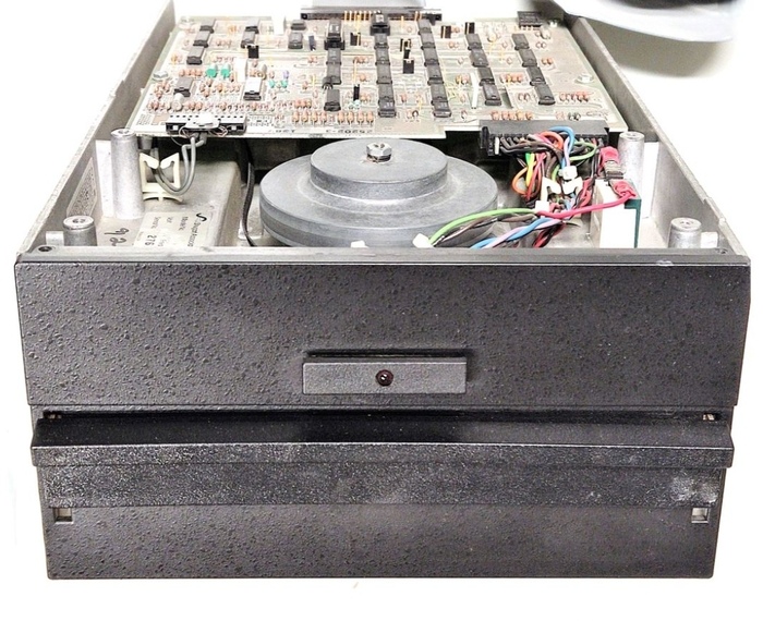 ��� �� Sugart SA850, �� ������ Shugart 800/801/850/851 ������ ������������ ����� �����