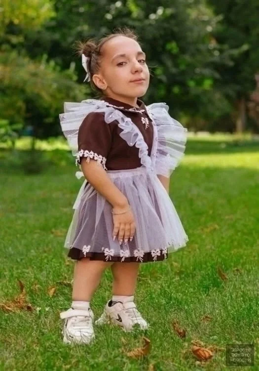 THE SMALLEST GIRL IN THE COUNTRY - Events, news, Girl, School, Schoolgirls, School uniform, Pursuit, Genetic diseases, Longpost
