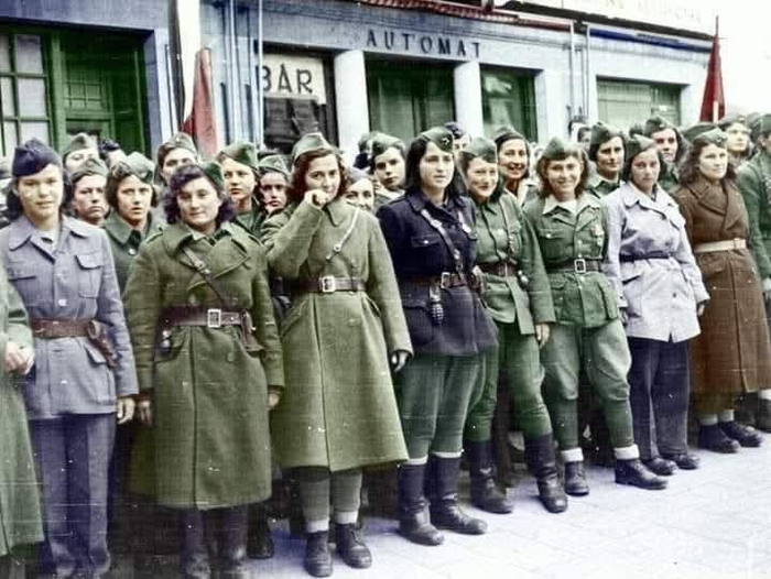 В ходе национально-освободительной борьбы народов Югославии (1941–1945 гг.) в рядах Народно-освободительной армии и партизанских отрядов Югославии сражались более 100 000 женщин.