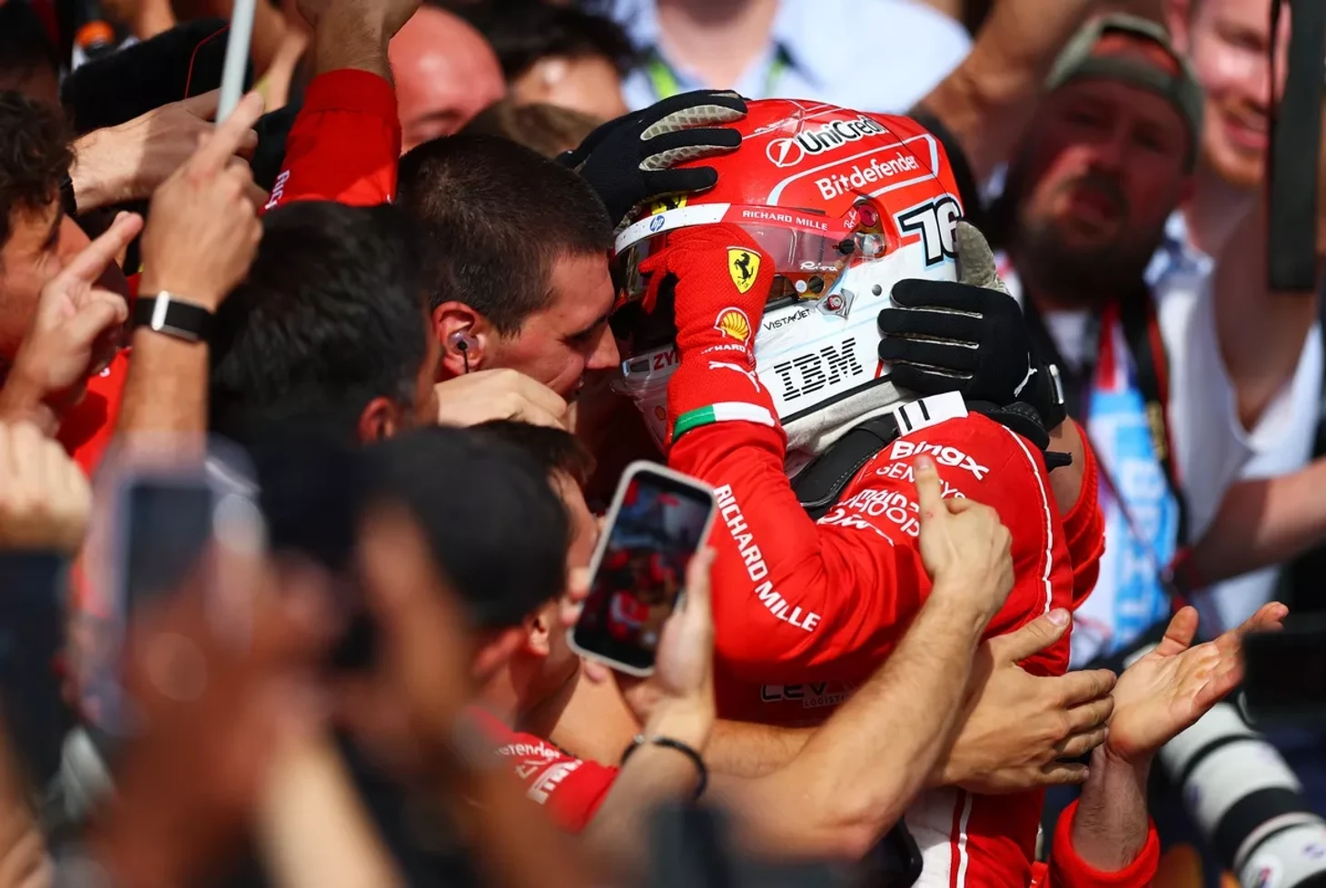 2026 British Grand Prix: Leclerc wins for the first time in two years, Russell and Hamilton take home podium - Series F1 is the queen of motorsport, My, Автоспорт, Formula 1, Speed, Race, Competitions, The photo, Great Britain, Charles Leclerc, Lewis Hamilton, George Russell, Lando Norris, Ferrari, Max Verstappen, Mercedes, Mclaren, Jeremy Clarkson, Brian May, Athletes, Sport, Extreme, Longpost