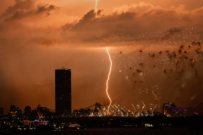 Фото - <!--noindex--><a href="https://pikabu.ru/story/tramp_zaderzhal_volyu_nebes_14126049?u=https%3A%2F%2Fwww.gazeta.ru%2Fphoto%2F23192419%2F250th-anniversary-on-independence-day-us.shtml%3Fp%3Ddefault%26photo_num%3D8&t=https%3A%2F%2Fwww.gazeta.ru%2Fphoto%2F23192419%2F250th-anniversary-on-in...&h=63a17c45586c9218ed50174e2be5a9cd19004064" title="https://www.gazeta.ru/photo/23192419/250th-anniversary-on-independence-day-us.shtml?p=default&photo_..." target="_blank" rel="nofollow noopener">https://www.gazeta.ru/photo/23192419/250th-anniversary-on-in...</a><!--/noindex-->