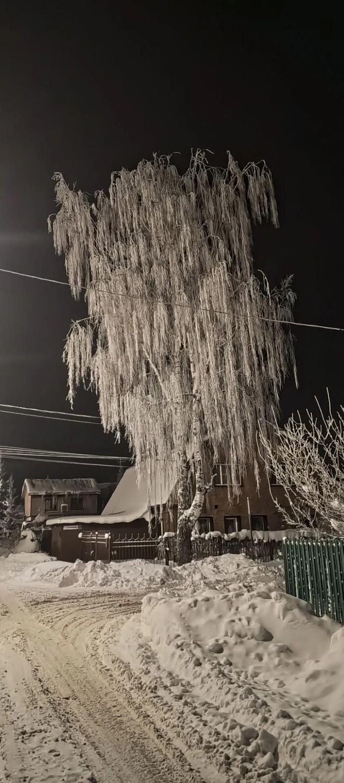 Решил тоже заскочить на волну постов и осознал, что последнюю красоту фотографировал еще зимой...