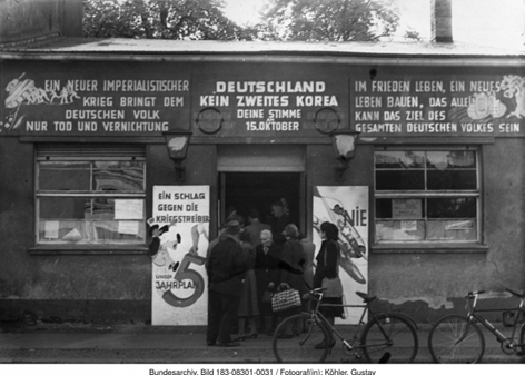 <a href="https://pikabu.ru/story/za_stenoy_3_14164841?u=https%3A%2F%2Fwww.bpb.de%2Fthemen%2Fdeutsche-teilung%2Fddr-kompakt%2F521483%2Fdie-ersten-einheitswahlen-zur-volkskammer-am-15-oktober-1950%2F&t=%D0%92%D1%8B%D0%B1%D0%BE%D1%80%D1%8B%201950%20%D0%B3%D0%BE%D0%B4%D0%B0%20%D0%BF%D0%BE%D0%B4%20%D0%BB%D0%BE%D0%B7%D1%83%D0%BD%D0%B3%D0%BE%D0%BC%20%C2%AB%D0%93%D0%B5%D1%80%D0%BC%D0%B0%D0%BD%D0%B8%D1%8F%20%E2%80%93%20%D1%8D%D1%82%D0%BE%20%D0%BD%D0%B5%20%D0%B2%D1%82%D0%BE%D1%80%D0%B0%D1%8F%20%D0%9A%D0%BE%D1%80%D0%B5%D1%8F%C2%BB&h=797a98deb8e124a957a6cbfe8a7c8379b50eb43f" title="https://www.bpb.de/themen/deutsche-teilung/ddr-kompakt/521483/die-ersten-einheitswahlen-zur-volkskam..." target="_blank" rel="nofollow noopener">Выборы 1950 года под лозунгом «Германия – это не вторая Корея»</a>