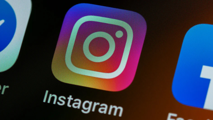 ���� � Facebook* � Instagram*