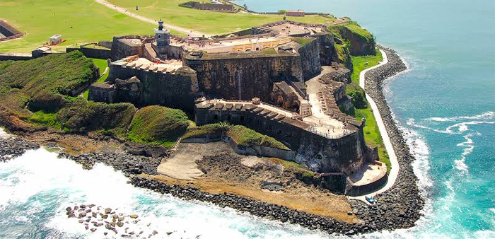 Castillo San Felipe del Morro (буквально «форт святого Филиппа на мысе»).