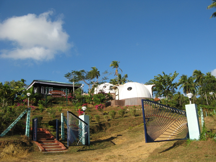 ���-���� (Eco-Huts) ����� ������ �� ���� ������� ���� (Corbyn's Cove)