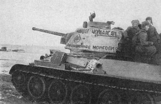 Т-34-76 "Маршал Чойбалсан" в составе колонны "Революционная Монголия". Зимой 1943 года. Фото: Livejournal.