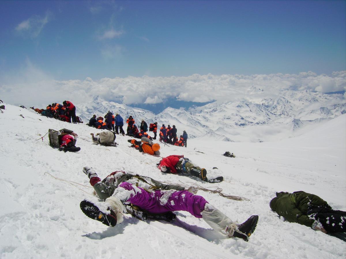 Lots of money, lots of ambition, lots of free time and no sense of fear - My, Elbrus, Survival, Danger, Death, Tragedy, Rescuers, Fight for survival, Incident, Negative, Sawing
