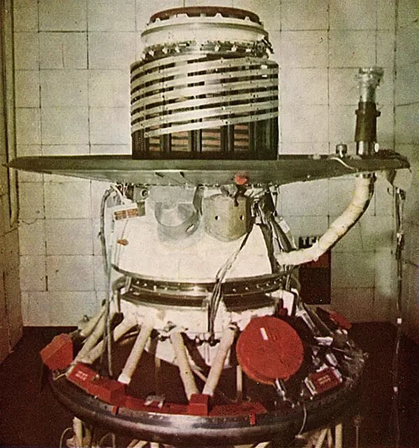 127 minutes in hell: what Venera-13 managed to film before the heat killed it - Venus, Made in USSR, Space, solar system, Spaceship, Cosmonautics, Astronomy, Planet, NASA, Milky Way, Galaxy, Zen, Yandex Zen, Yandex Zen (link), Longpost, Neural Network Content, Astrophoto, Rover, Vega