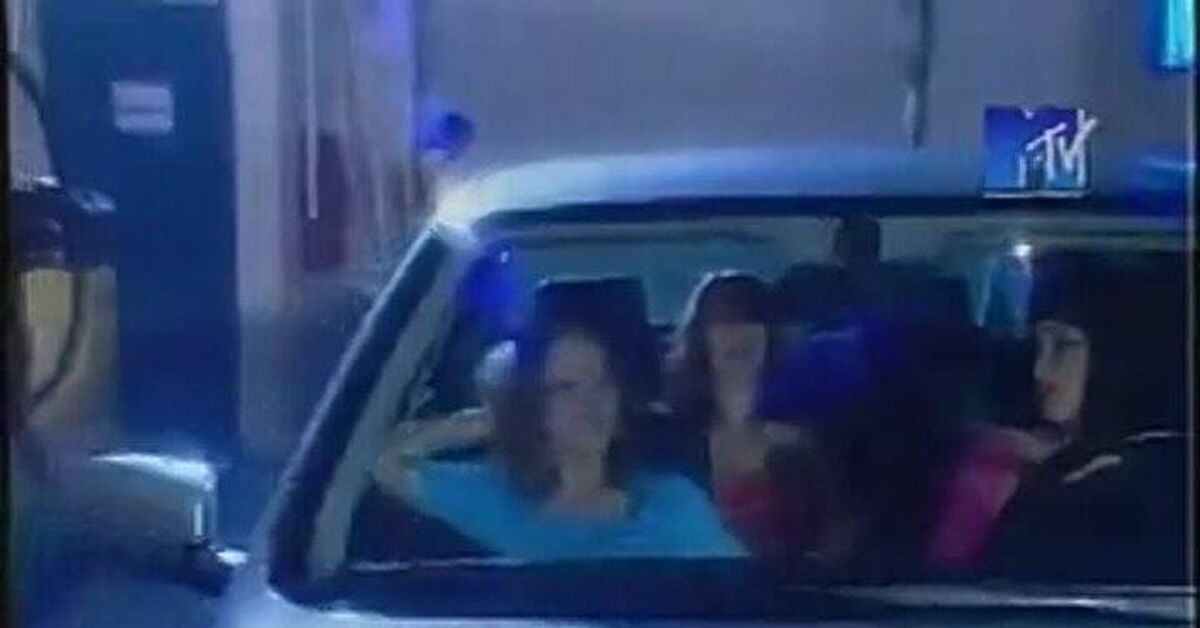 Response to the post Cleanliness is the key to health)) - Short videos, Humor, Car wash, Girls, Injury, Foam, Slippery, Video, Soundless, Vertical video, The fall, Repeat, Video VK, Reply to post, MTV