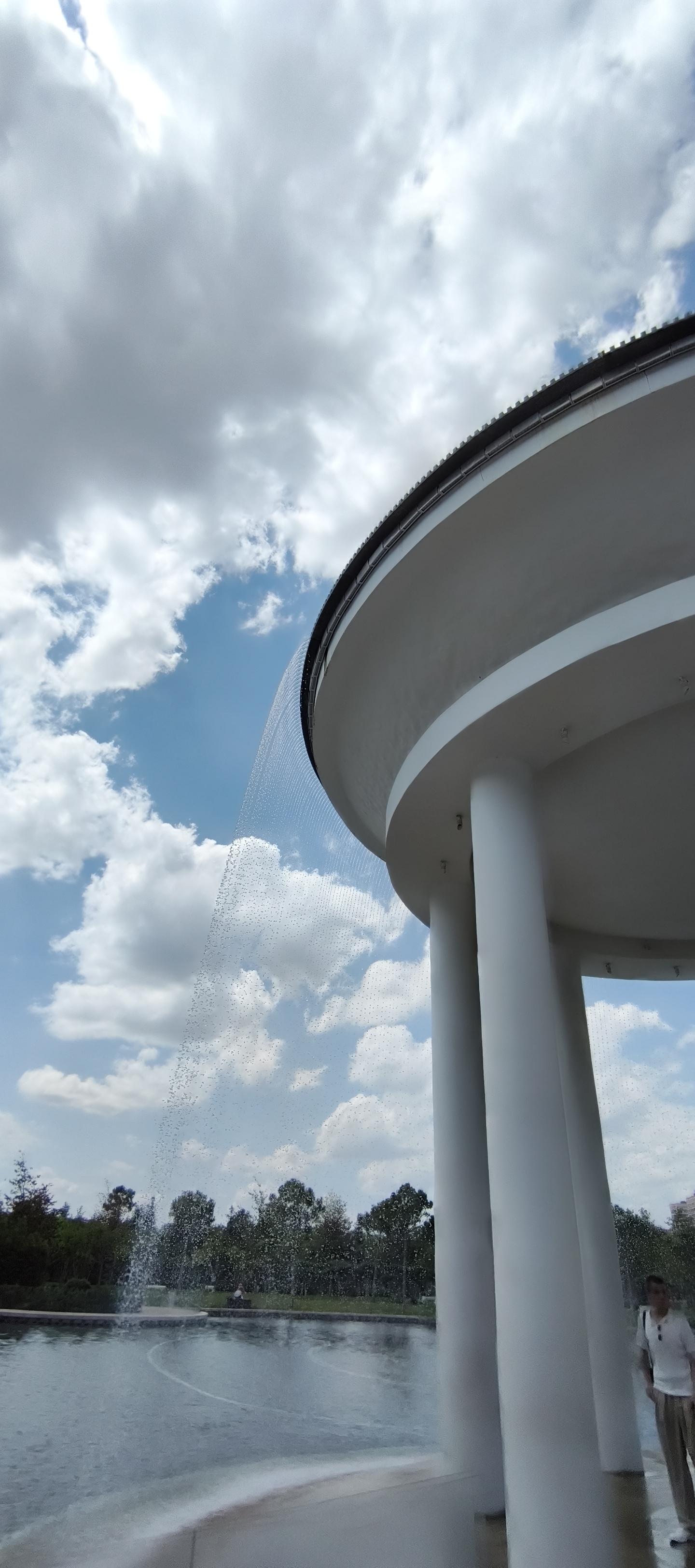 A rotunda with a lake in Cloud Park in Krasnodar. - Series Krasnodar, My, Calmness, Krasnodar, Joy, Краснодарский Край, Good mood, Mood, beauty, Happiness, Nature, Walk, sights, Town, City walk, Lake, Video, Vertical video, Short videos, Longpost