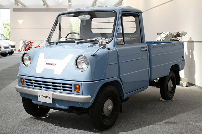 Первый серийный автомобиль "Хонды"