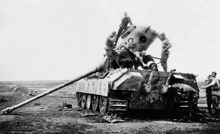 ������������� ����������� ���� �������� (Kpfw. V Ausf. D Panther, ����������� ����� 312) 51-�� ��������� ���������, �������� � ���� �������� ����������