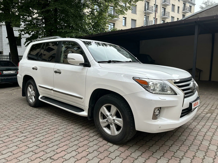 Lexus LX570 2014