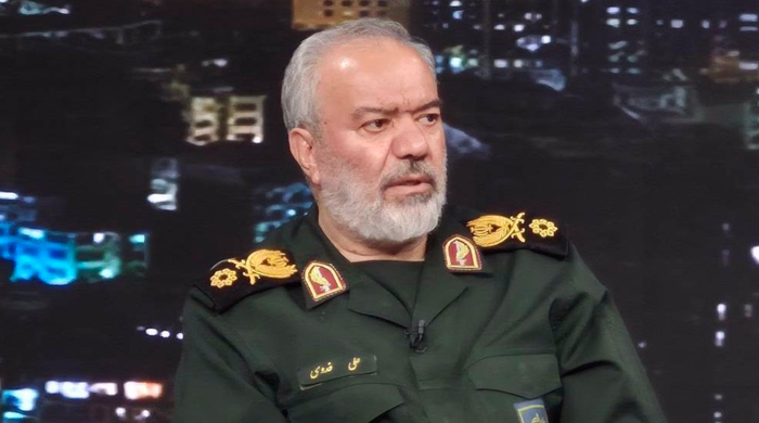 На скриншоте — контр-адмирал Али Фадави, старший советник главнокомандующего КСИР и бывший командующий Военно-морскими силами КСИР, дающий интервью IRIB 4 сентября 2026 года.