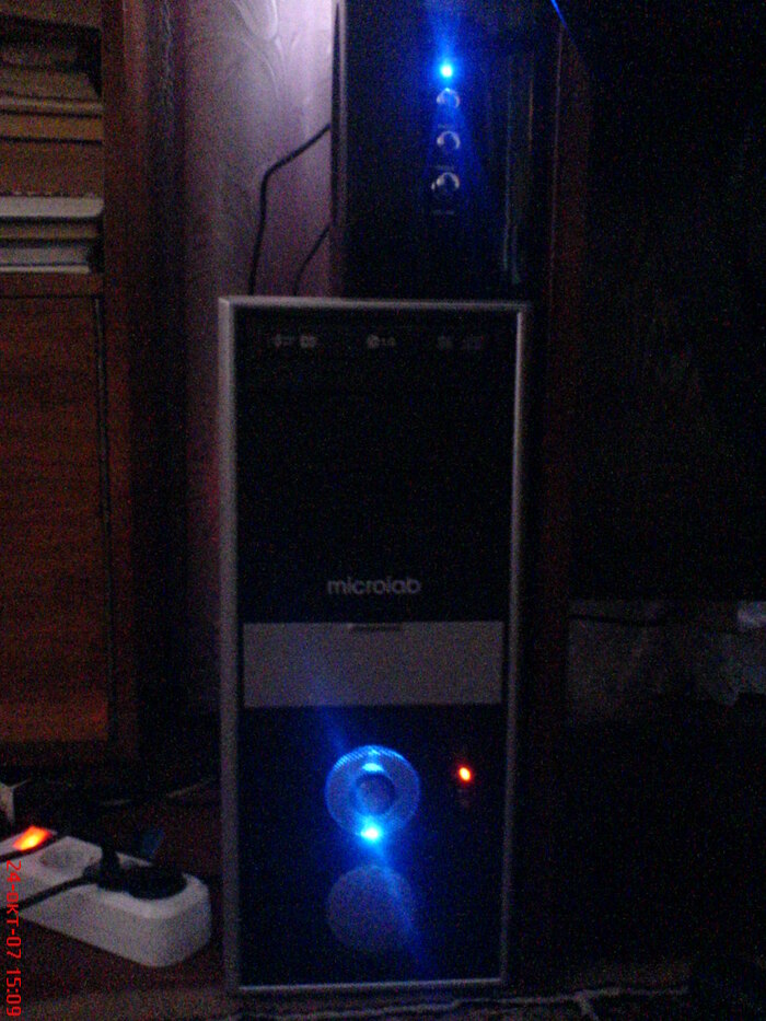 В этой коробке Мать Biostar NF520 A2, на ней: AMD Athlon 64 x2 4000 2.11Ггц, 1гб ОЗУ DDR1, GeForce 8600GT 512мб от Asus, и винч баракуда на 250. И тогда, и сейчас собираю всё это дело сам, поэтому точно знаю что и когда у меня было по железу.