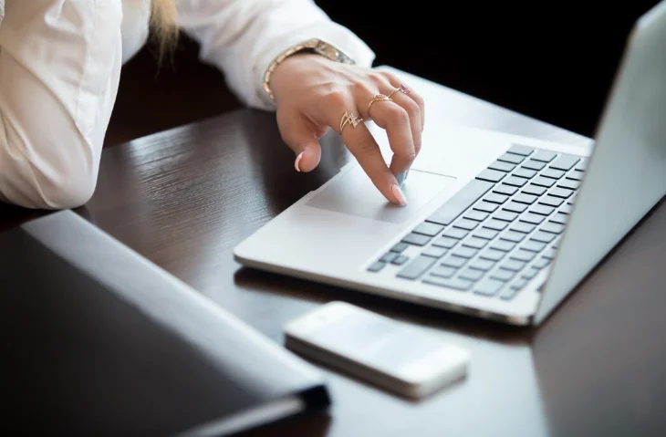 Почему мы переплачиваем за цифровые сервисы — и как это исправить