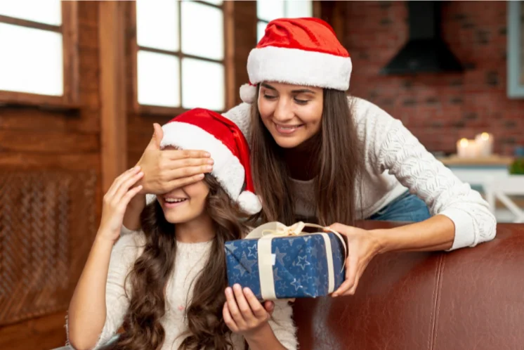 Как выбрать подарок для сестры на Новый год