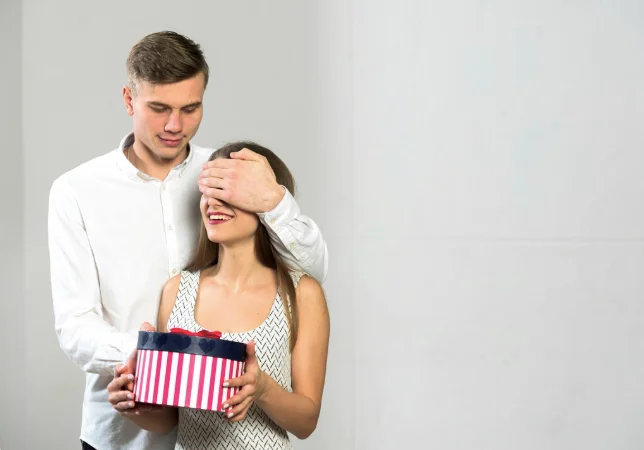 Как выбрать подарок для жены на 8 марта